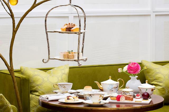 afternoon tea at The Rosebery Lounge, Mandarin Oriental Hyde Park, London