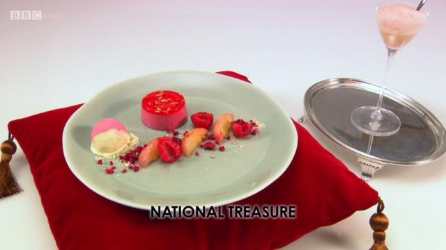 Great British Menu 2016 - central heat - Daniel Smith - raspberry peach melba dessert