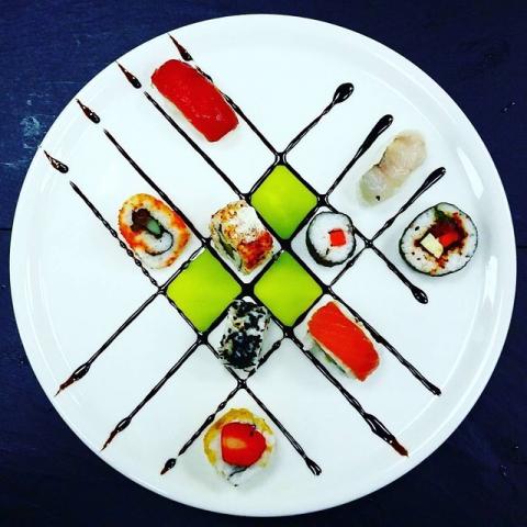 1758-@edy_kriswanto-Sushi-platter