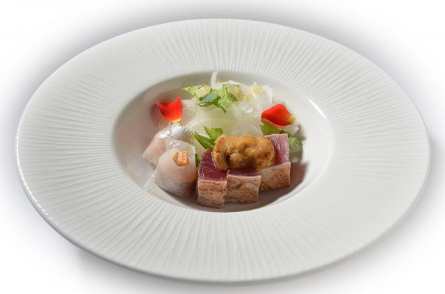 Sashimi Tuna, Sea Urchin, Sea Bream, Chirizu