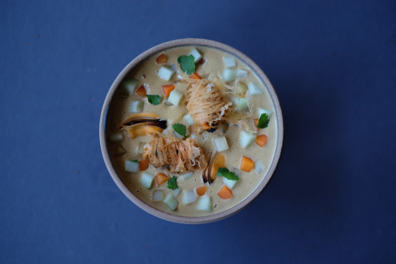 Curried mussel soup