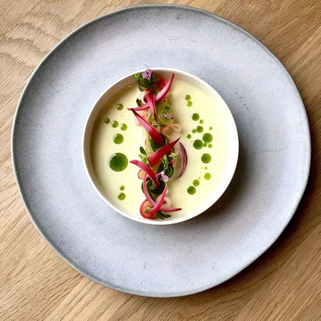 Cucumber gazpacho, pickled cucumber by Laurens Jasperse, The Lazy Chef⠀