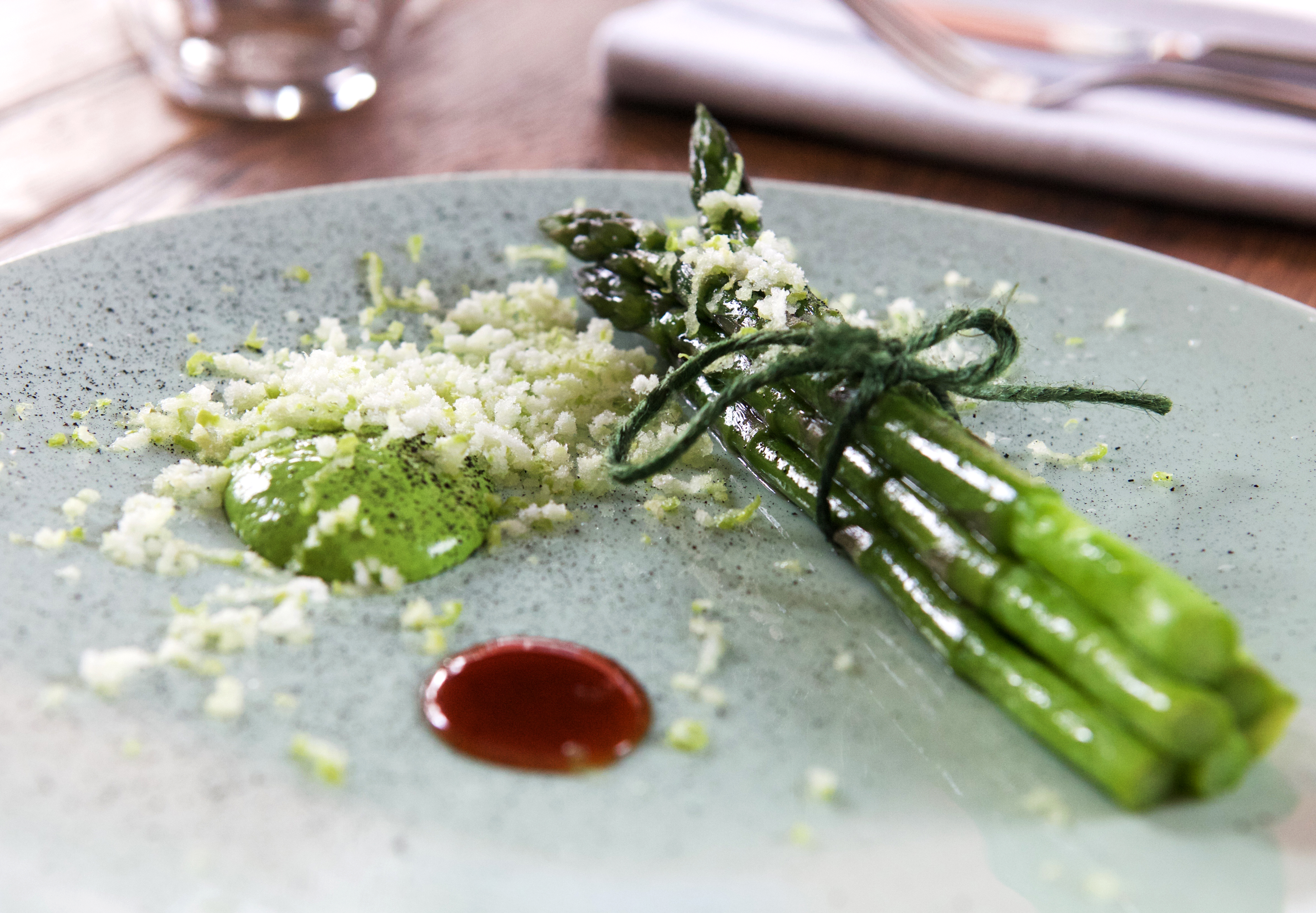 asparagus and wild garlic